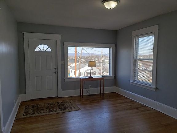5th image of 1147 Montrose Ave SE