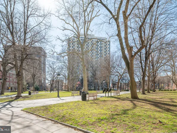 604 S Washington Sq #3104 & 3106, Philadelphia, PA 19106