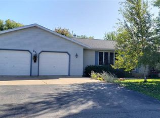 211 S Hawthorn Ave, Marshfield, WI 54449