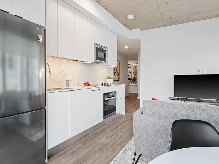 115 Champagne Ave S — Photo 20
