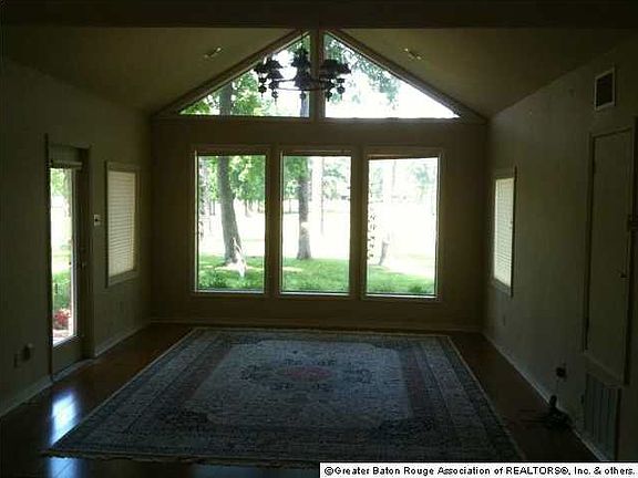 3rd image of 128 W Ruelle Dr