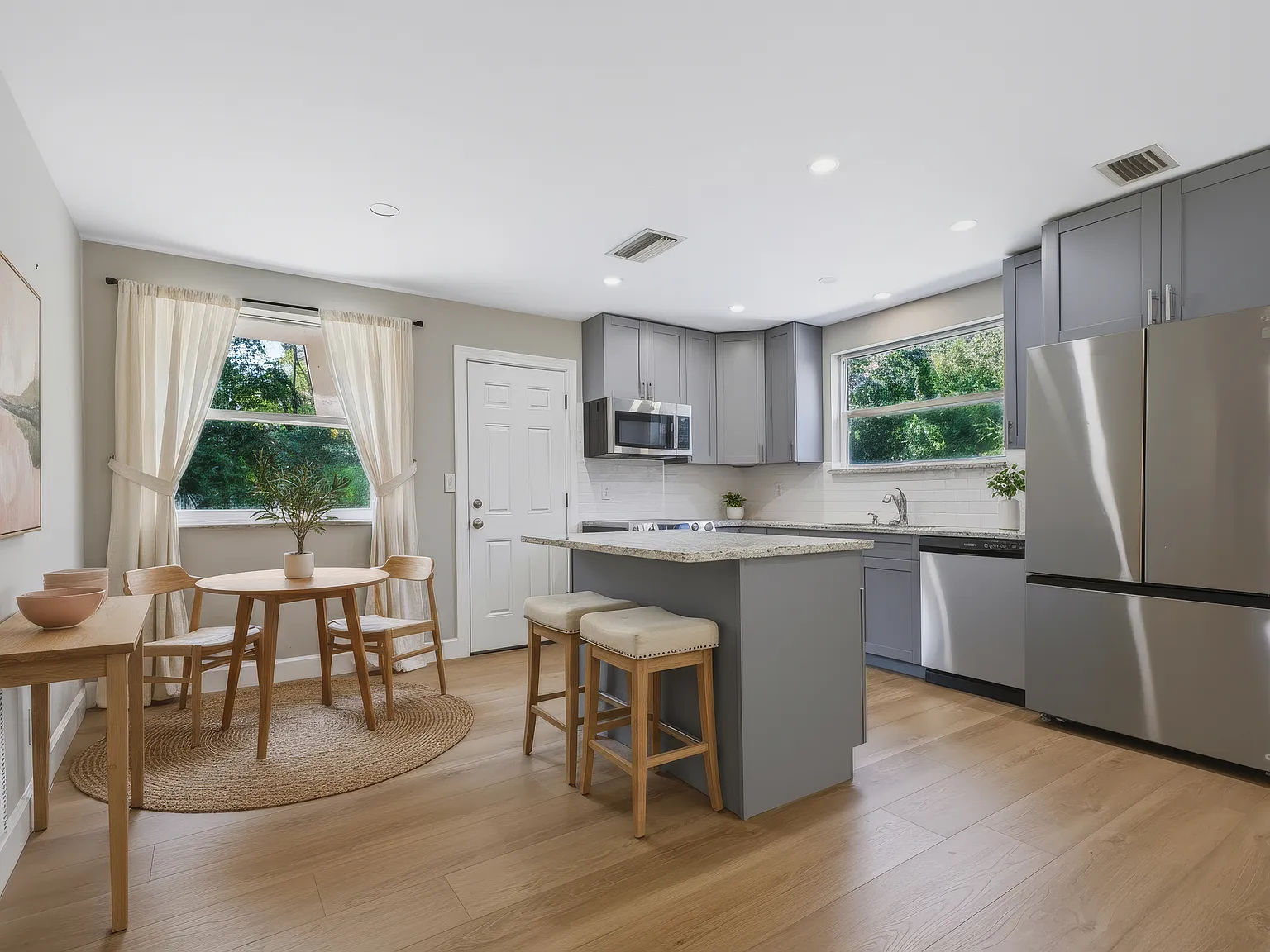 3 bed, 1525 sqft, $2,400 — Photo 2