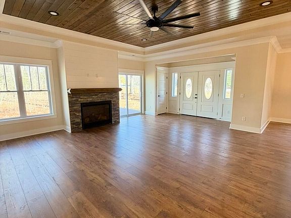 3rd image of 414 Beachwood Dr