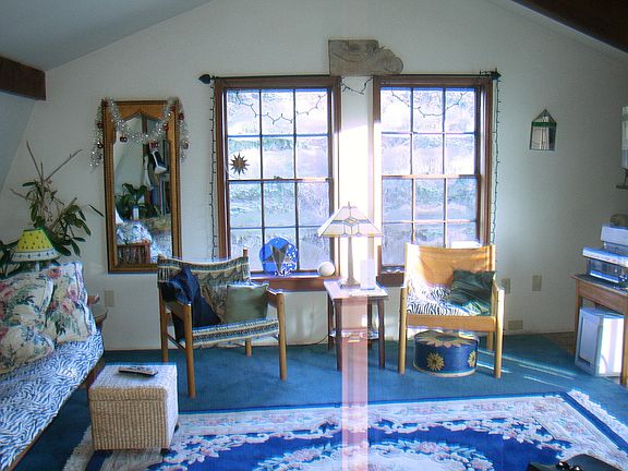 Upper level room has balcony. Use as bedroom or living room