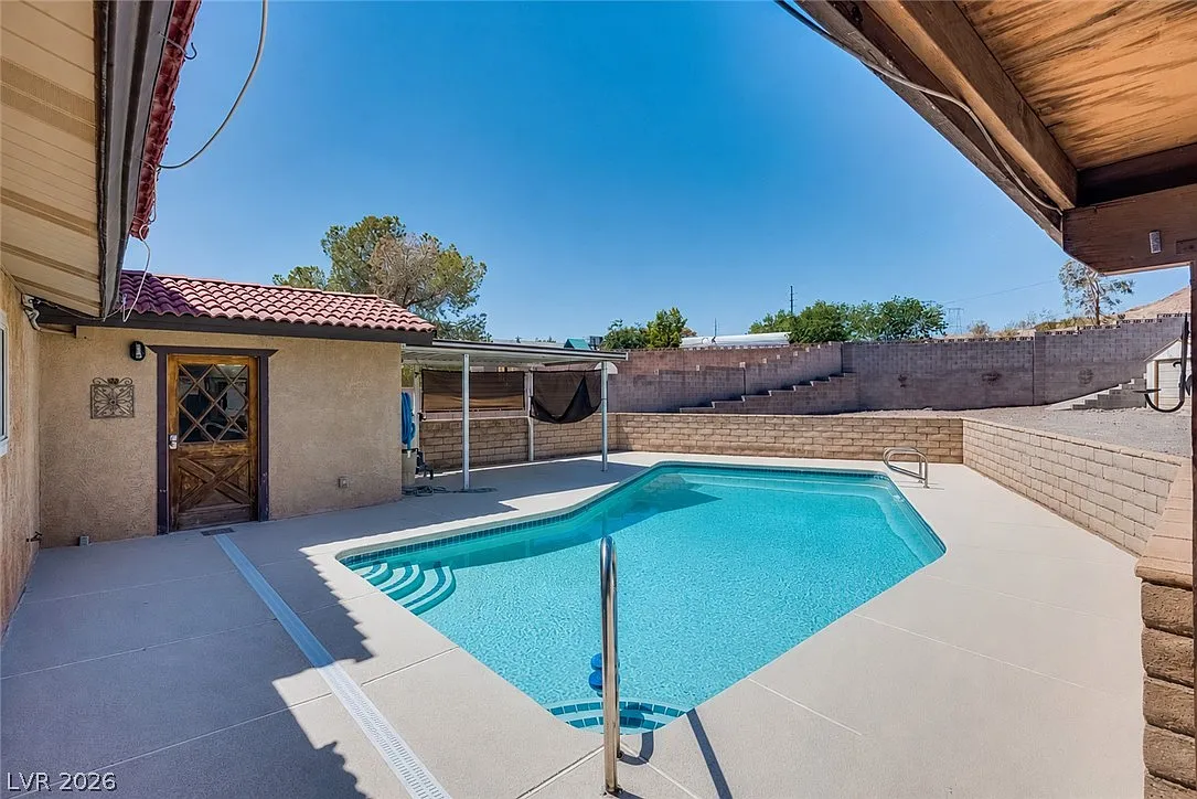 4 bed, 3.0 bath, 2006 sqft, $2,700 — Photo 2