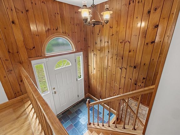 4th image of 109 Birch St