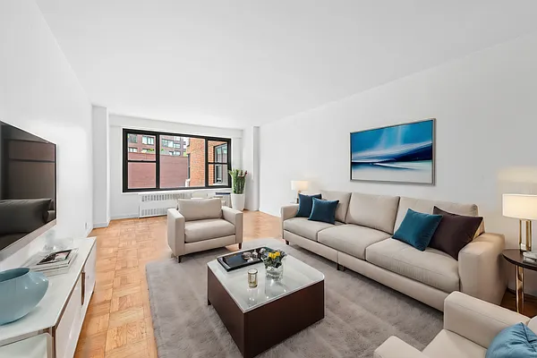Rented by Manhattan Realty Group | media 8