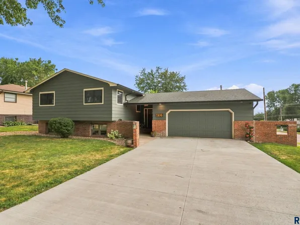 4101 S Thunderbird Trl, Sioux Falls, SD 57103