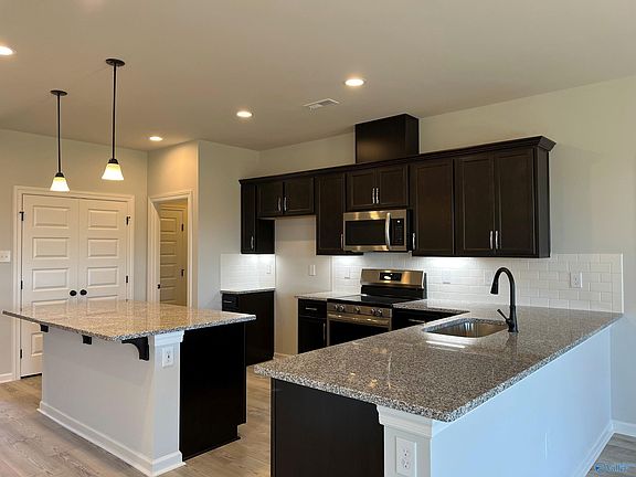 5th image of 122 Parvin Way Dr