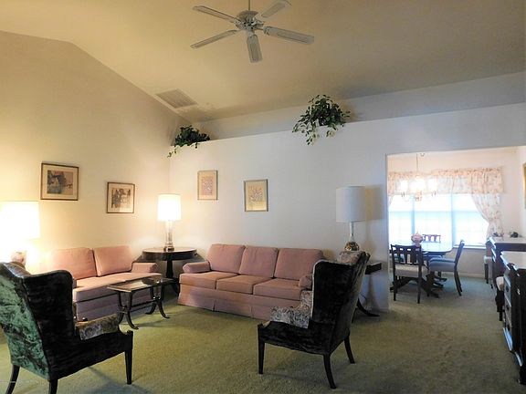 5th image of 1090A Canterbury Dr