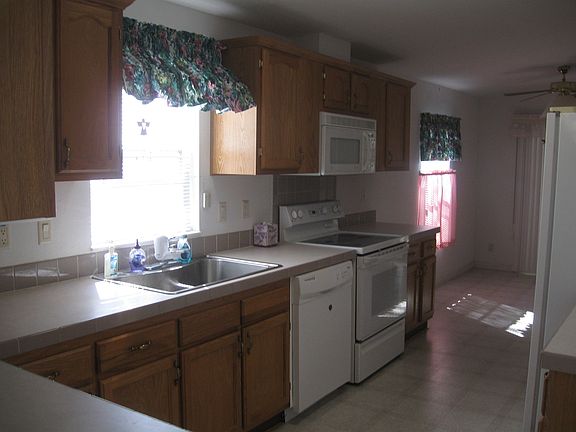 2nd image of 378 Kingslake Dr