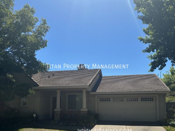 858 Fifteen Mile Dr
