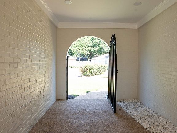 3rd image of 6427 Sulgrave Dr