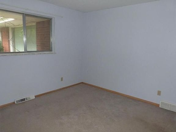 4th image of 5140 Evergreen Dr