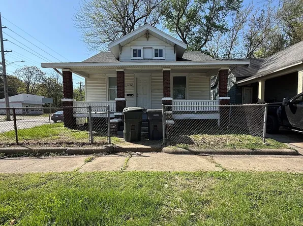 1153 E William St, Decatur, IL 62521