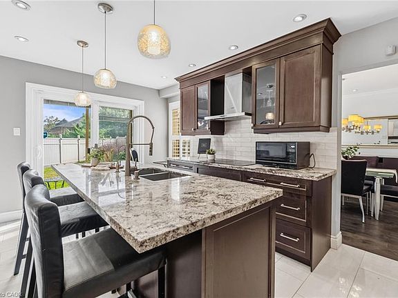 3rd image of 6624 Mockingbird Ln