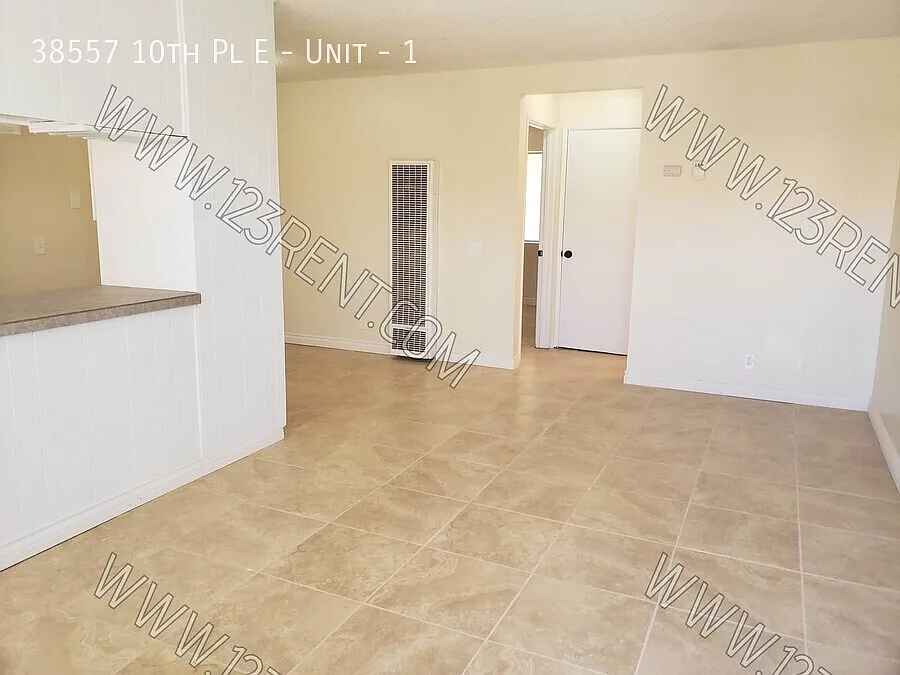 1bd/ 1bth 1st Floor Apt East Palmdale — Photo 2
