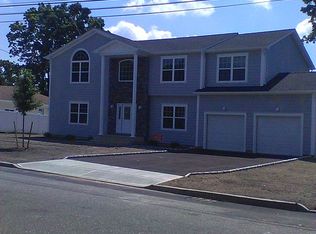 34 Maplewood Rd, West Babylon, NY 11704