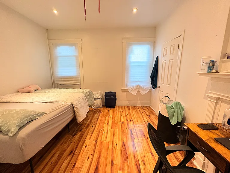 5818 Hobart St #2 — Photo 9