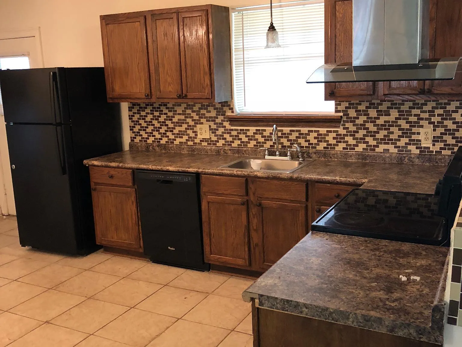 3 bed, 1500 sqft, $1,800 — Photo 2