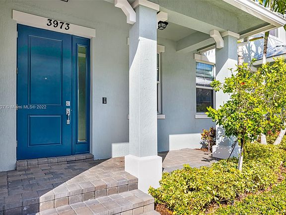 3rd image of 3973 Poinciana Ln #3973