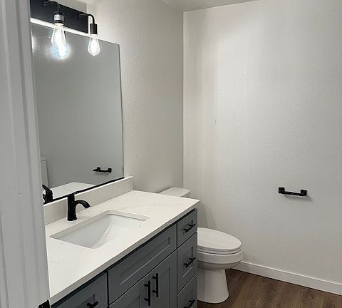 4th image of 2424 99th Ave NE #B