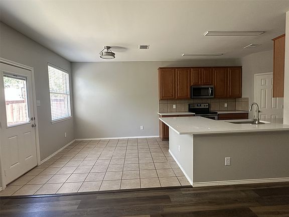5th image of 2800 Scott Pl