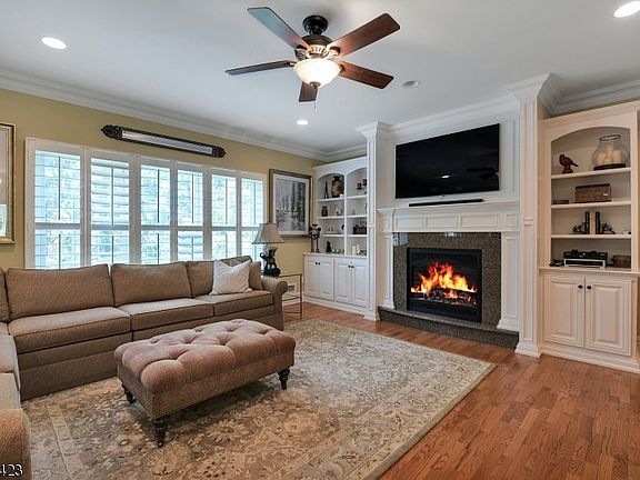 5th image of 45 Morton Dr