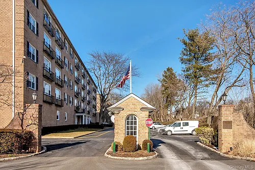 1 Consulate Dr #2C Photo 1
