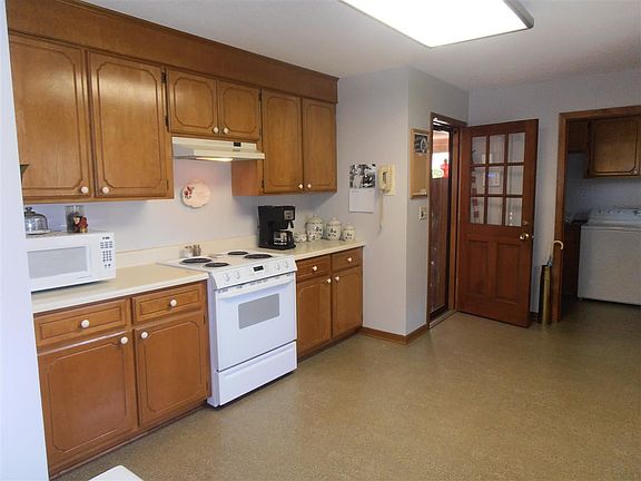 2nd image of 313 Knollwood Dr