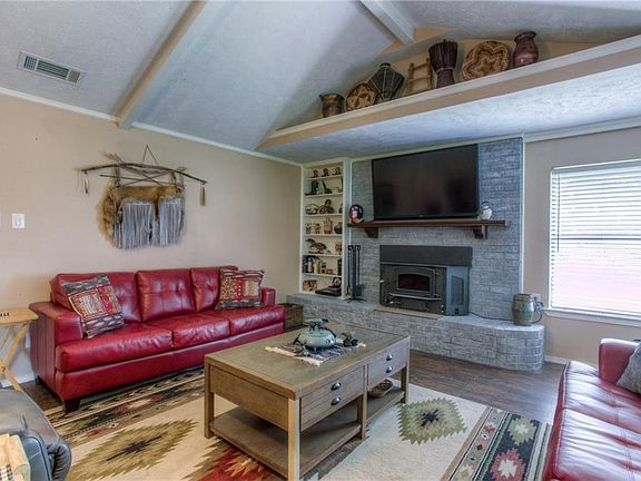 3rd image of 204 Clear Fork Cir
