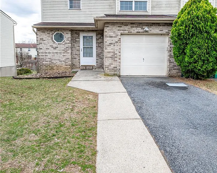 48 Olde Penn Dr — Photo 2