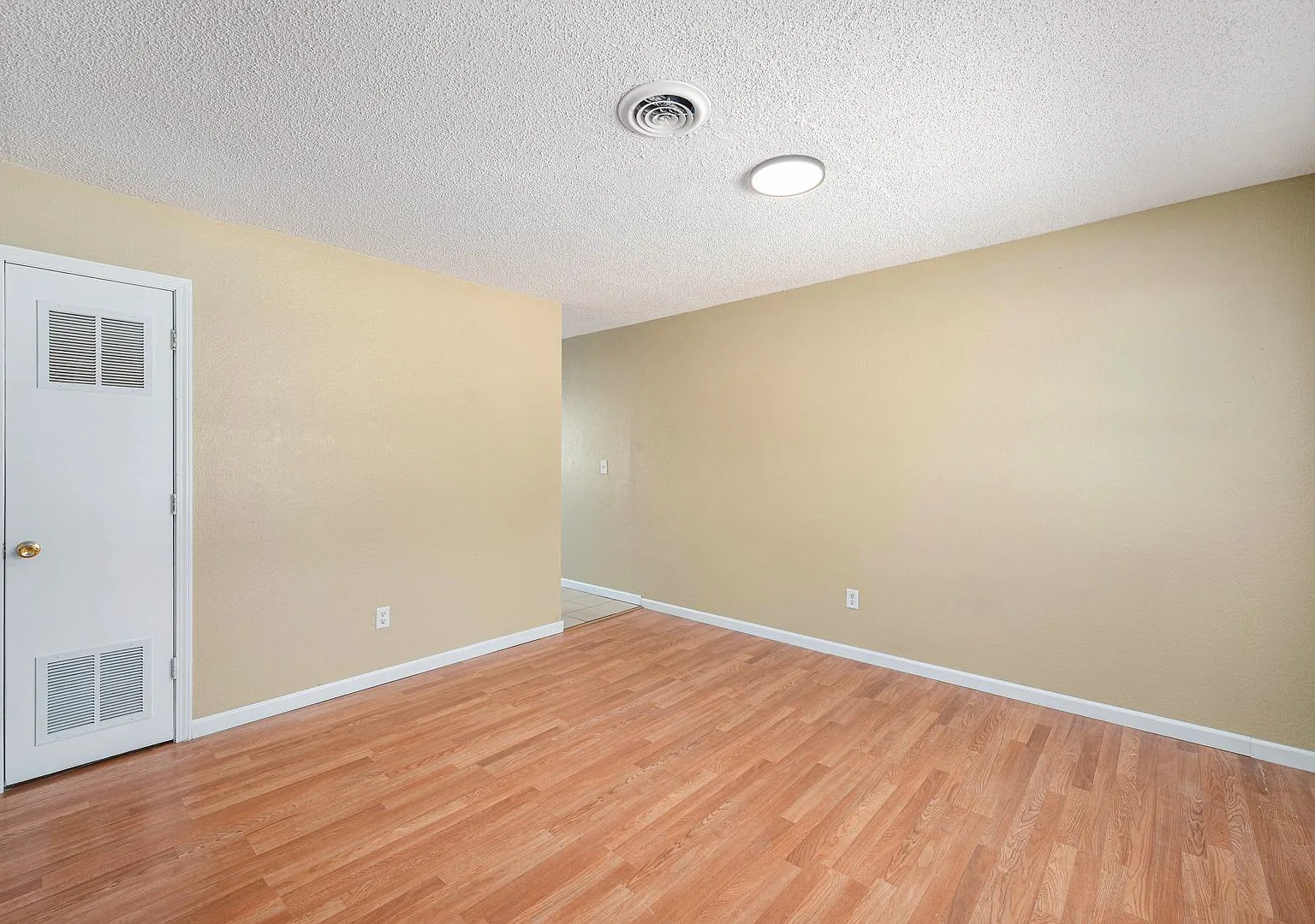 Beautiful 2BR/1BA Duplex in Independence! — Photo 1