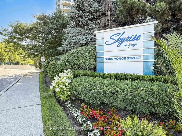 7300 Yonge St #311, Vaughan, ON L4J 7Y5