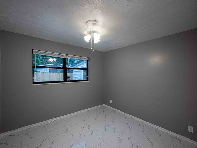7441 Sandhurst Rd S — Photo 14