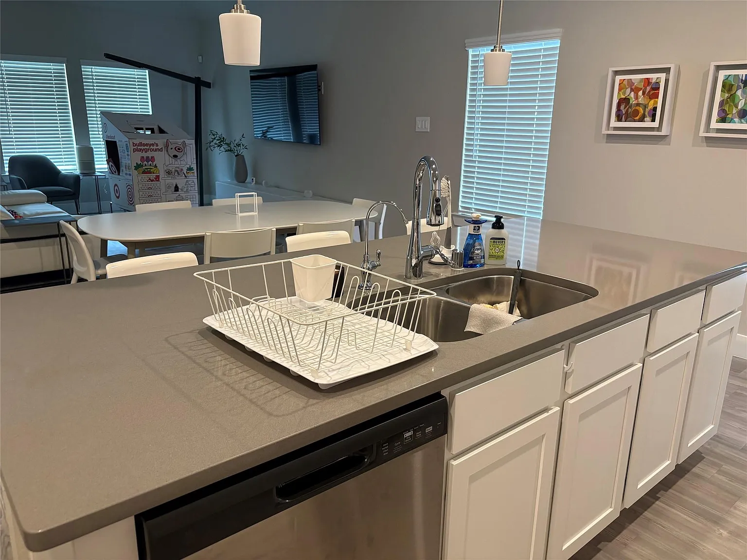 4 bed, 2.5 bath, 2421 sqft, $2,650 — Photo 4
