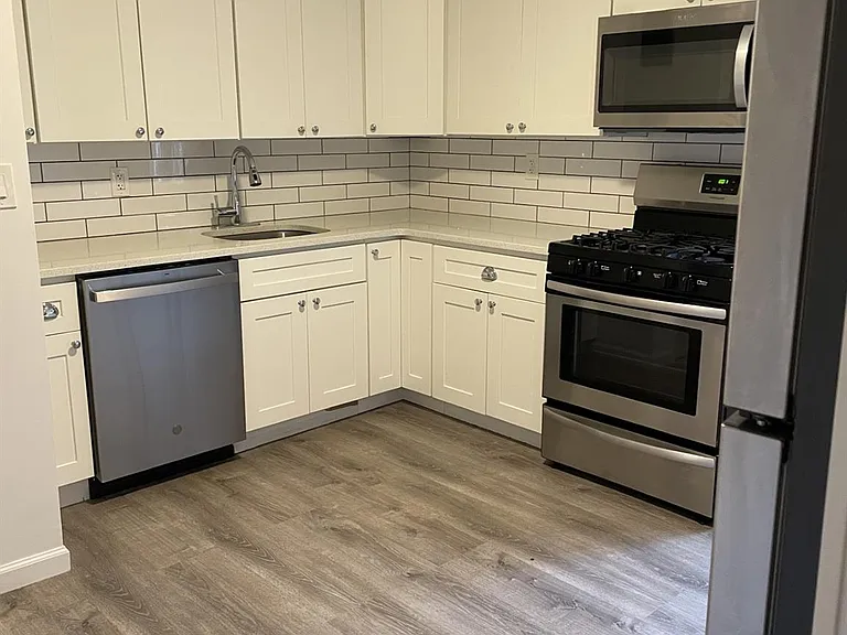 53 Haven Ave #2 — Photo 6