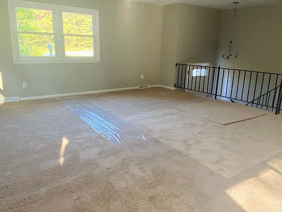 5th image of 163 Rosewood Ln