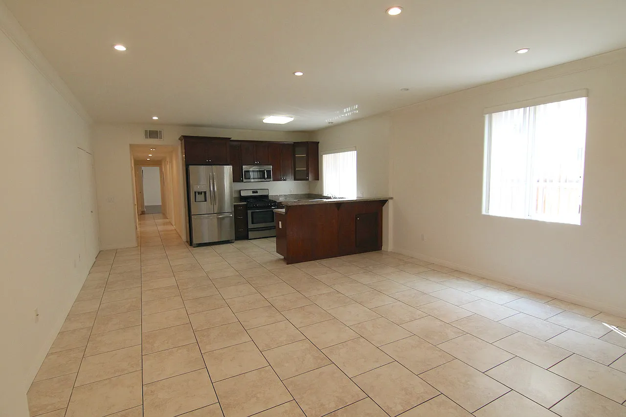 3 bed, 1125 sqft, $3,450 — Photo 1