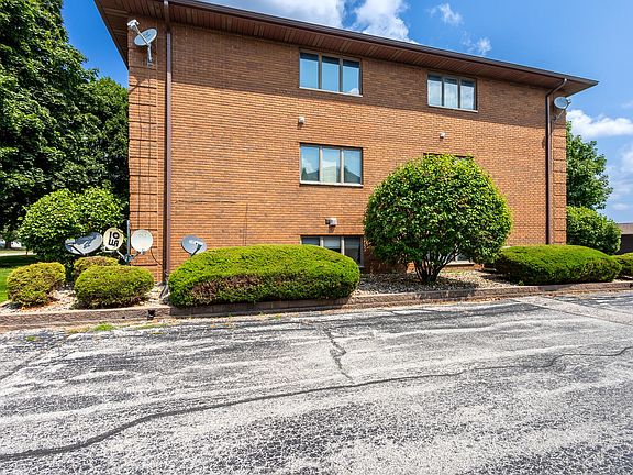 4th image of 4195 Fairview Dr APT 1