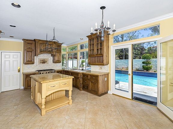 4th image of 4616 Whispering Woods Ct