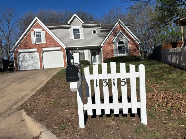 1315 Covington Ct, Lawrence, KS 66049