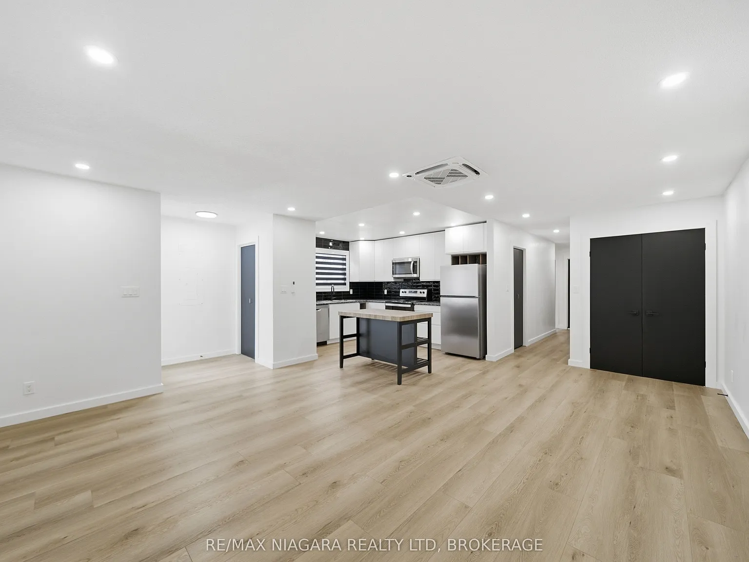 3 bed, $2,295 — Photo 3
