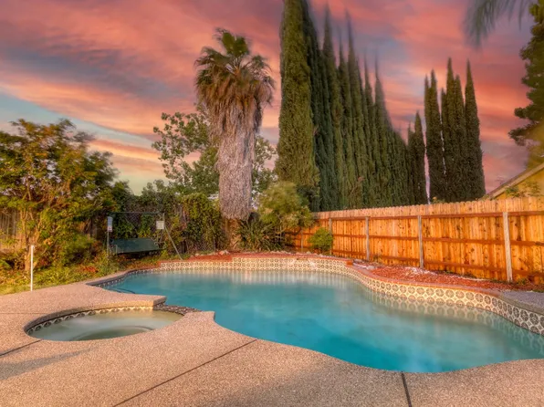 10 De Sart Ct, Sacramento, CA 95831