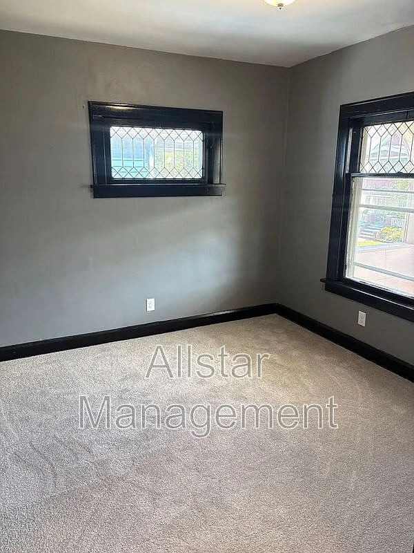 3 bed, 1.0 bath, 900 sqft, $1,295 — Photo 3