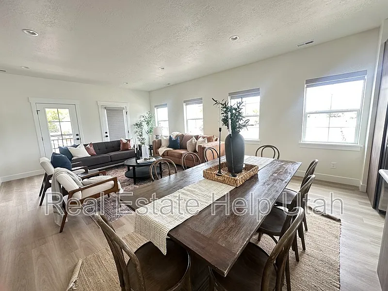 2 bed, 2.5 bath, 1600 sqft, $2,195 — Photo 2