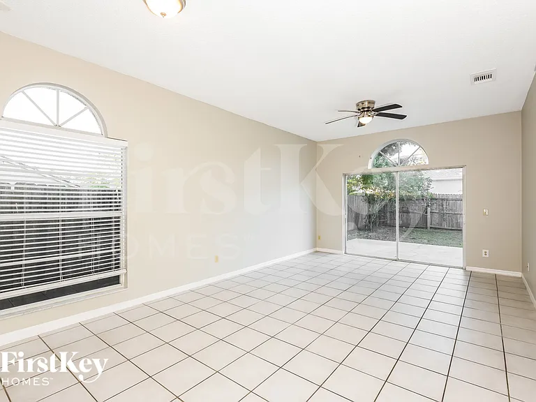1047 Whittier Cir — Photo 3