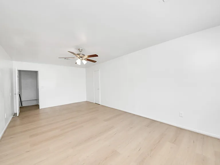 9131 Rentur Dr — Photo 21