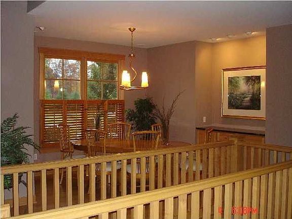 4th image of 4375 S Oak Pointe Ct NE