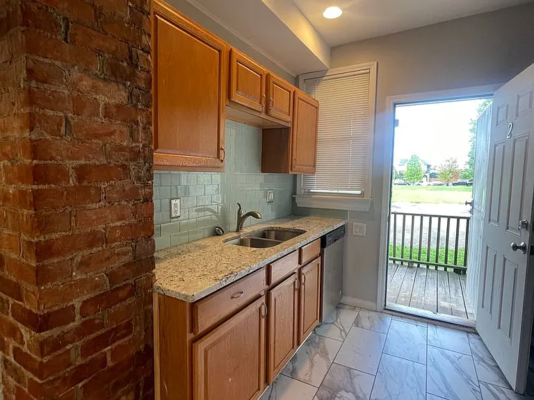 2638 Rosa Parks Blvd — Photo 9